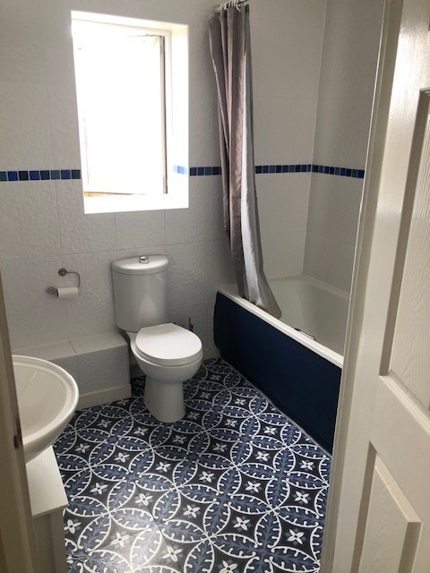 7 Millers Way, bathroom