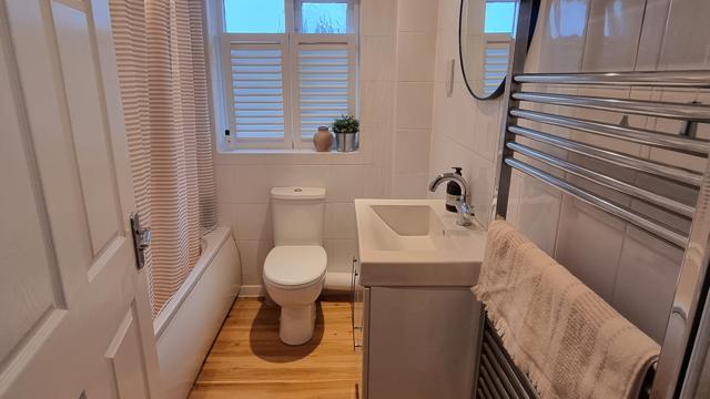 10 Hancox Close - Bathroom